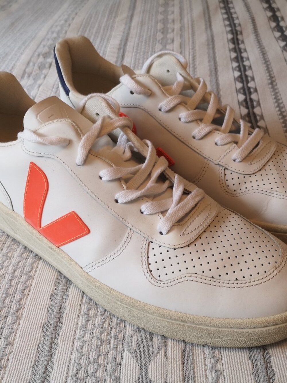 Veja V-10 Leather White Orange Men's Shoes size 11 US, 44 EU